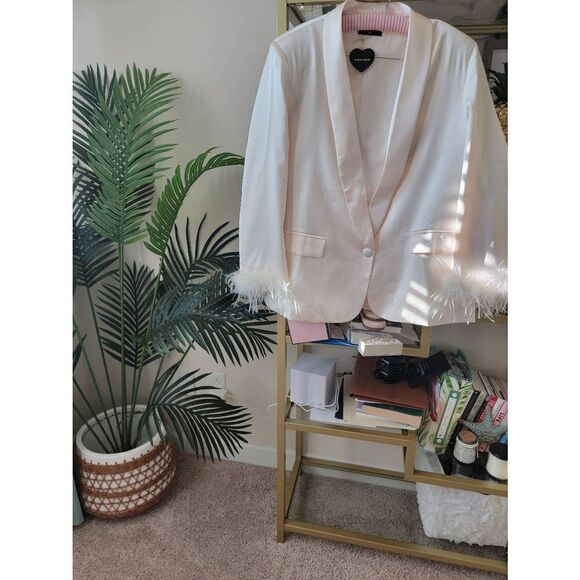 NEW! Oversized Ivory/Cream Glam Satin Feather Cuff Blazer - Picture 3 of 11